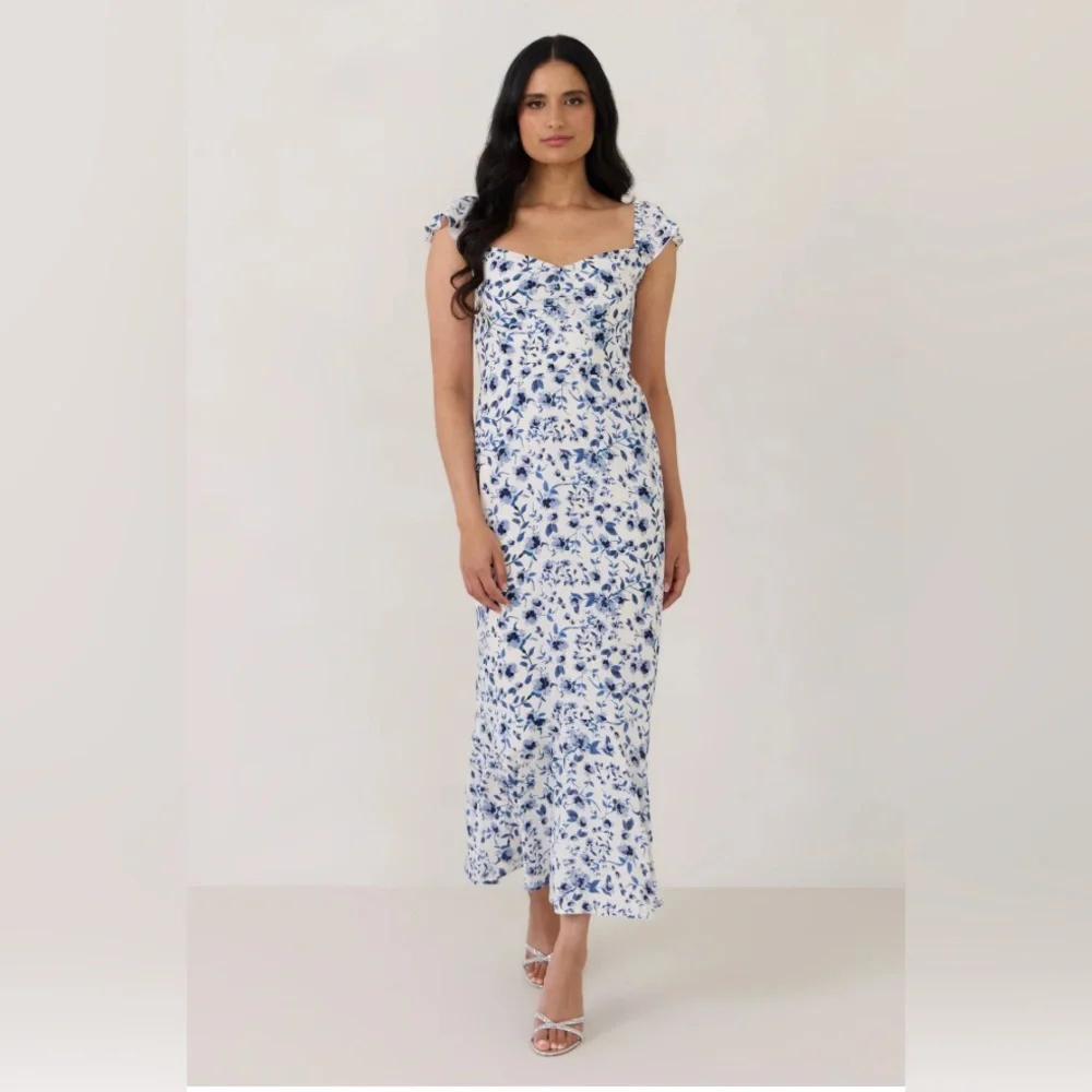 Park & Fifth
Eau Claire
Floral Blue and White Maxi Dress - Picture 1 of 4